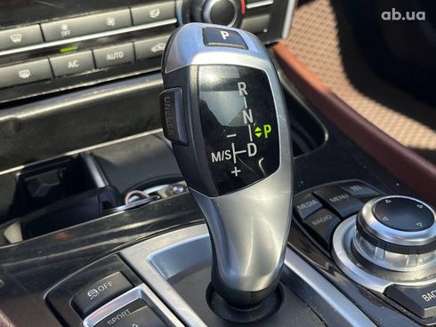 BMW 5 серия 2013 белый - фото 25