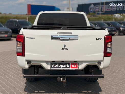 Mitsubishi l 200 2019 белый - фото 7