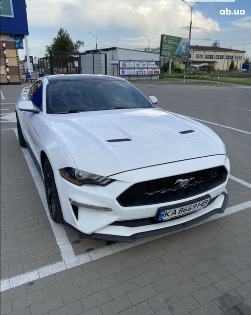 Ford Mustang 2017 белый - фото 4