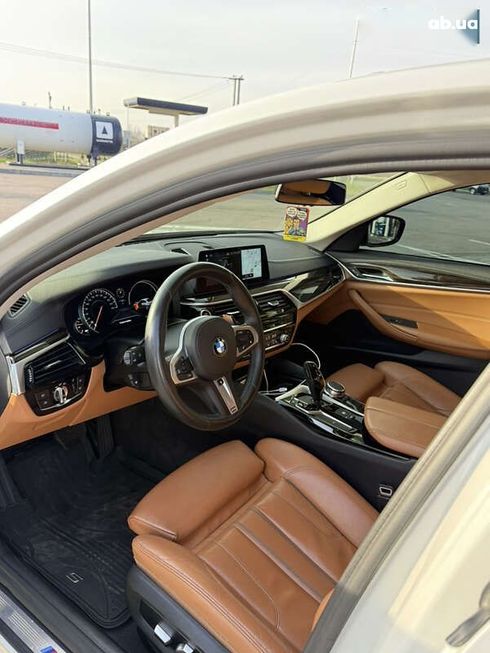 BMW 5 серия 2017 - фото 16