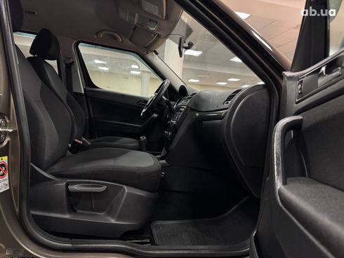 Skoda Yeti 2010 коричневый - фото 8