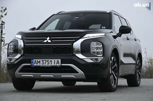 Mitsubishi Outlander 2023 - фото 9