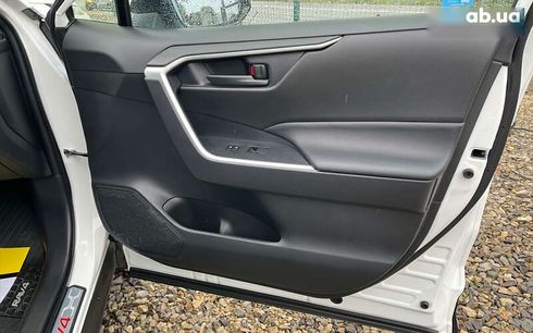 Toyota RAV4 2021 - фото 22