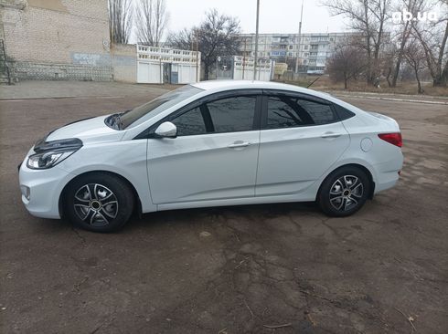 Hyundai Accent 2018 белый - фото 5