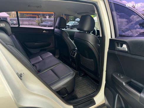 Kia Sportage 2018 белый - фото 45