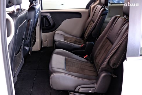 Dodge Caravan 2018 белый - фото 8