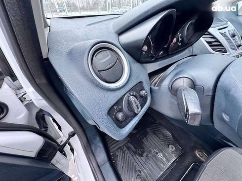 Ford Fiesta 2011 - фото 27