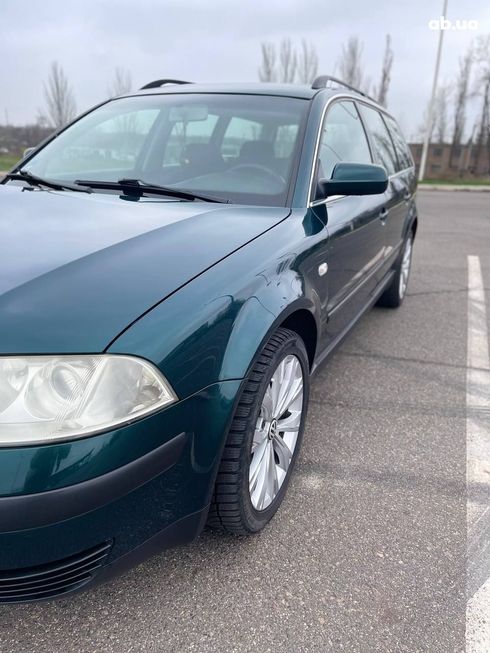 Volkswagen Passat 2001 зеленый - фото 3