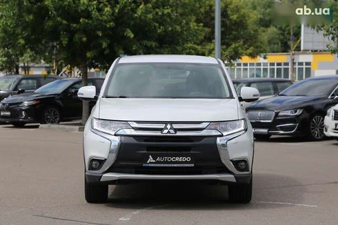 Mitsubishi Outlander 2017 - фото 2