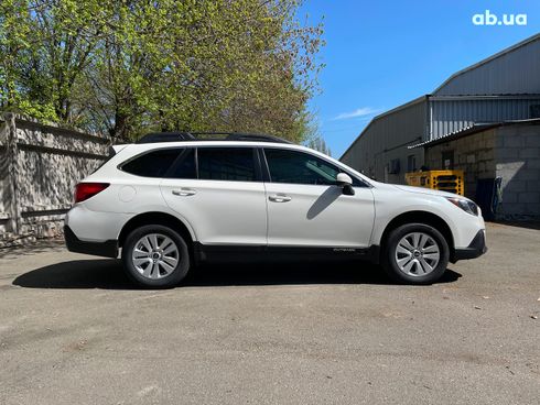 Subaru Outback 2018 белый - фото 6