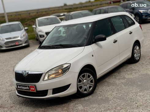 Skoda Fabia 2010 белый - фото 3