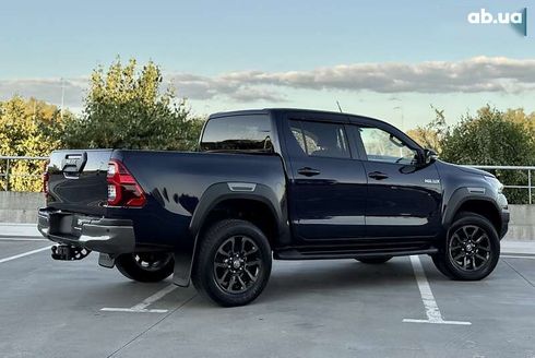 Toyota Hilux 2022 - фото 17