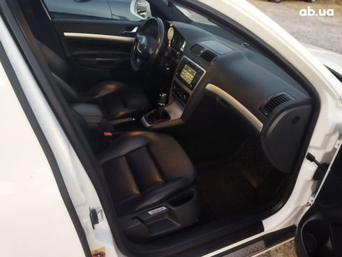 Skoda Octavia 2010 белый - фото 2