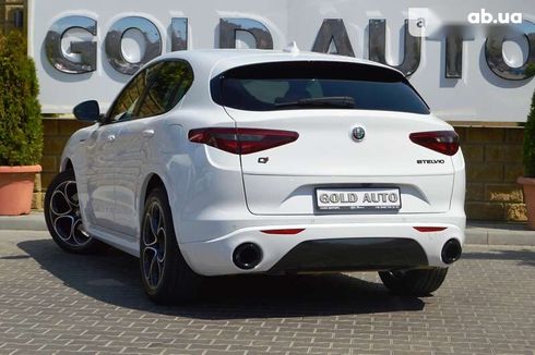 Alfa Romeo Stelvio 2021 - фото 16