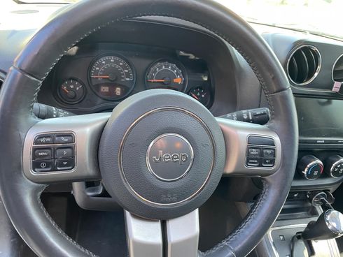 Jeep Patriot 2016 красный - фото 21