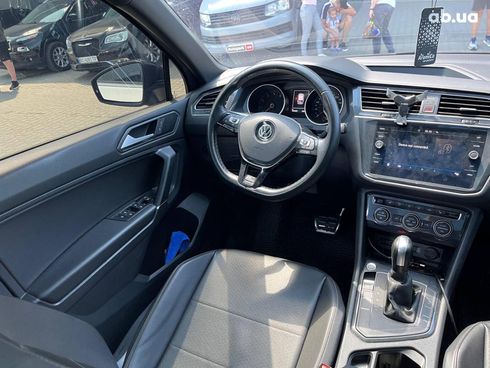 Volkswagen Tiguan 2020 серый - фото 29