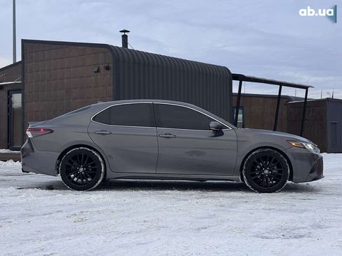 Toyota Camry 2022 - фото 8
