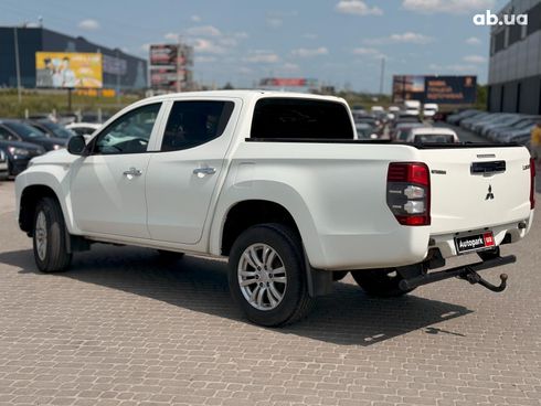 Mitsubishi l 200 2019 белый - фото 6