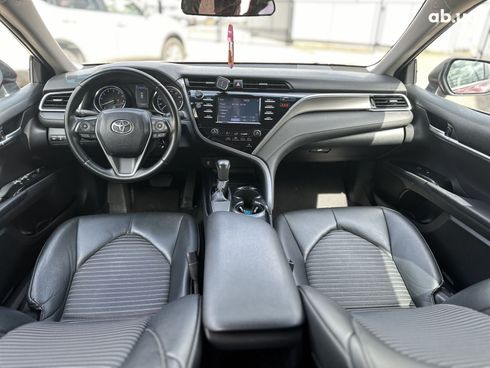 Toyota Camry 2018 красный - фото 16