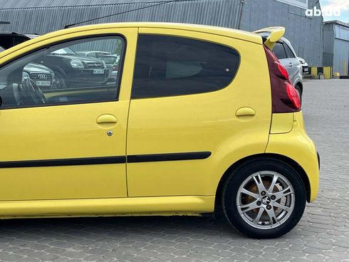 Peugeot 107 2012 желтый - фото 11