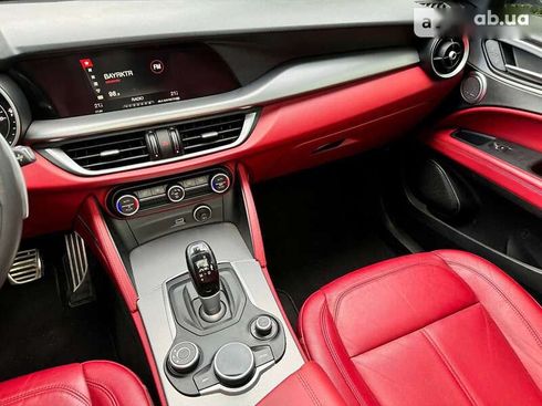 Alfa Romeo Stelvio 2017 - фото 28