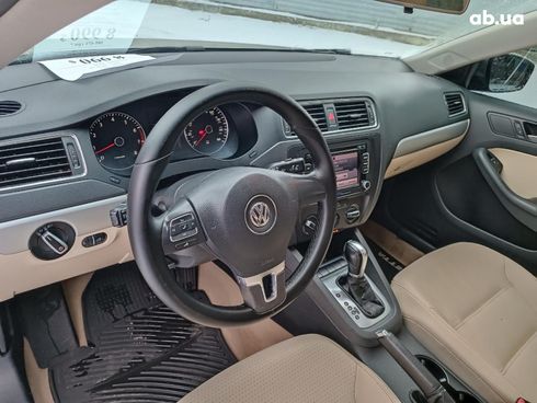 Volkswagen Jetta 2012 бежевый - фото 22