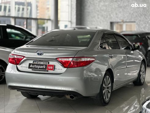 Toyota Camry 2015 серый - фото 4