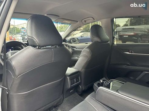 Toyota Camry 2021 - фото 15
