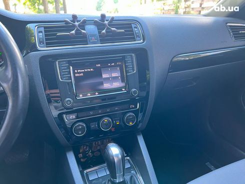 Volkswagen Jetta 2016 черный - фото 13