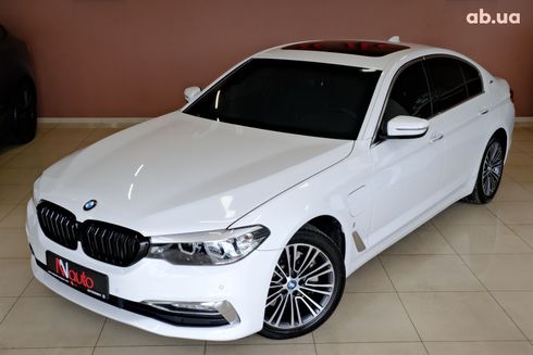 BMW 5 серия 2017 белый - фото 2