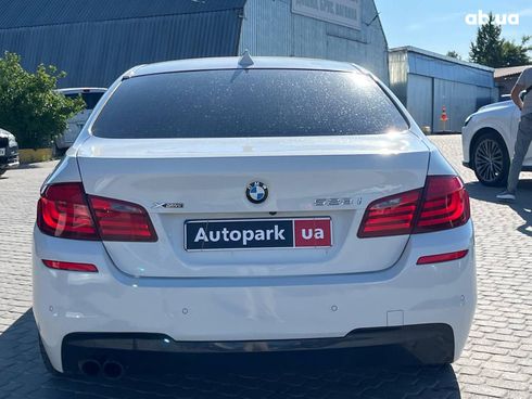 BMW 5 серия 2013 белый - фото 6