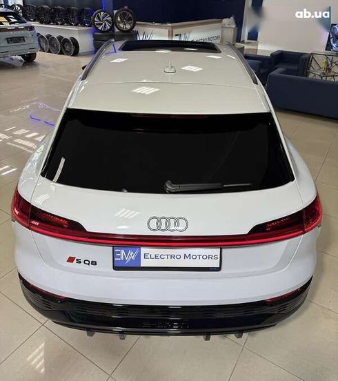 Audi SQ8 e-tron 2023 - фото 27