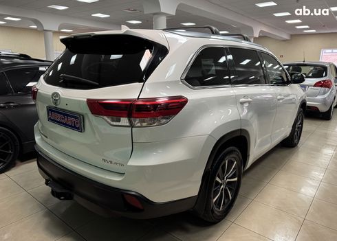 Toyota Highlander 2017 белый - фото 6