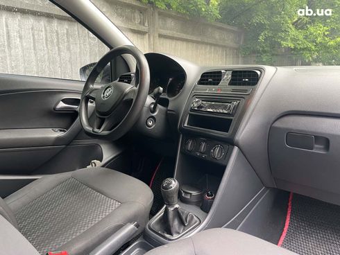 Volkswagen Polo 2015 белый - фото 21