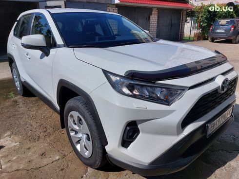 Toyota RAV4 2022 белый - фото 4