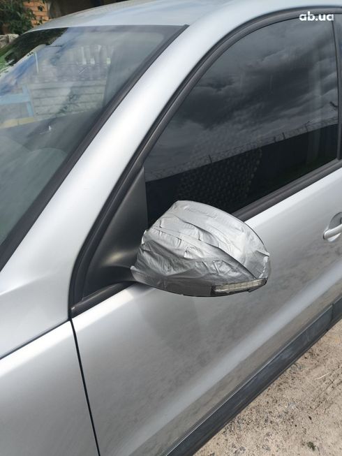 Volkswagen Tiguan 2010 серебристый - фото 9
