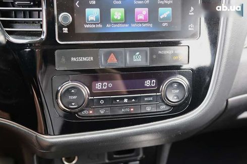 Mitsubishi Outlander 2017 - фото 18