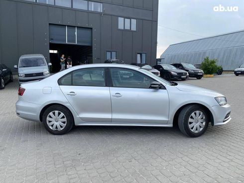 Volkswagen Jetta 2015 серый - фото 6