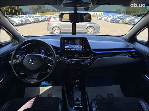 Toyota C-HR 2017 - фото 17