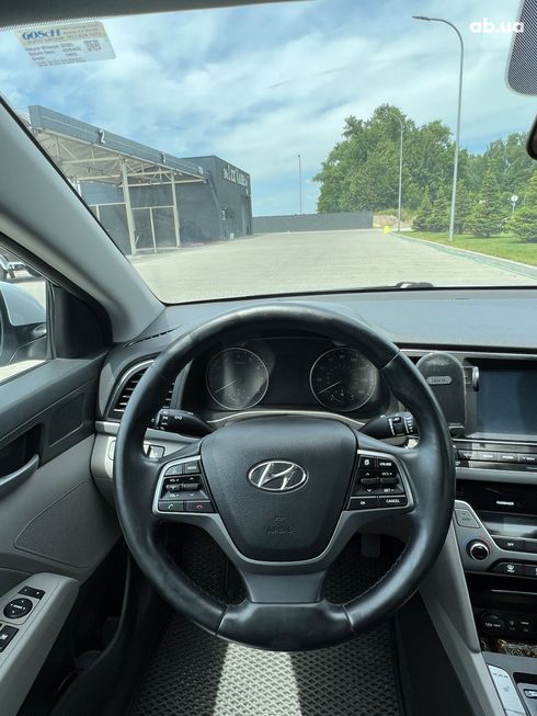 Hyundai Elantra 2017 серый - фото 11