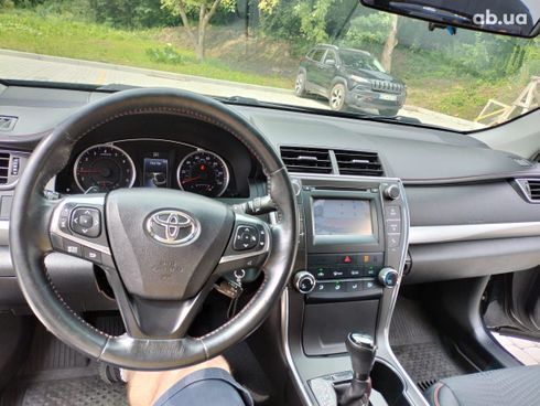 Toyota Camry 2015 синий - фото 10