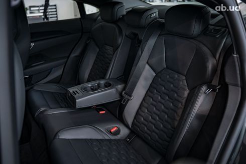 Audi e-tron GT quattro 2023 серый - фото 15