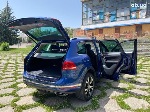 Volkswagen Touareg 2015 синий - фото 32