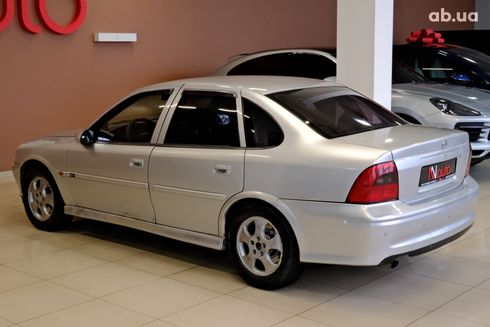 Opel Vectra 2001 серебристый - фото 3