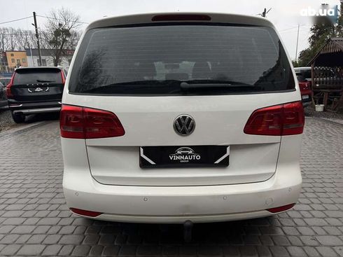 Volkswagen Touran 2011 - фото 17