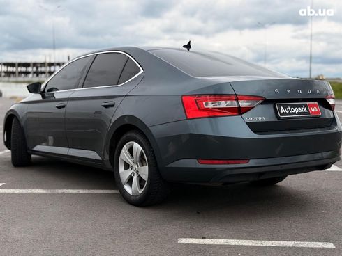 Skoda Superb 2019 серый - фото 7