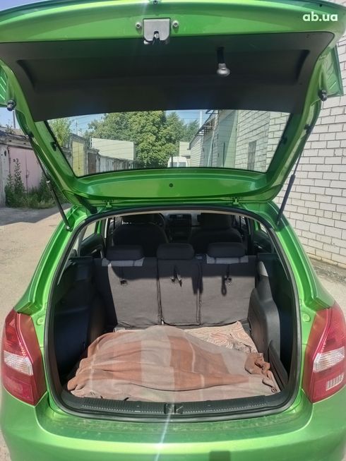 Skoda Fabia 2014 зеленый - фото 14