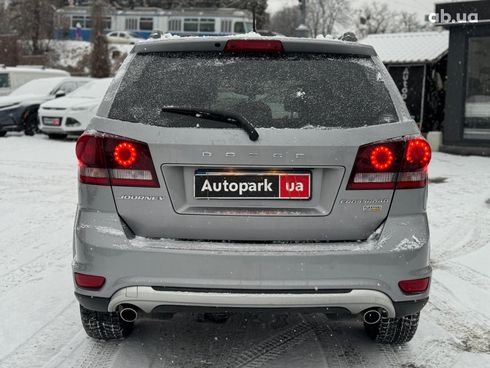 Dodge Journey 2017 серый - фото 7