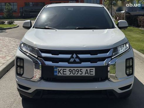 Mitsubishi Outlander 2020 - фото 2