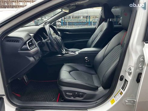 Toyota Camry 2021 - фото 9